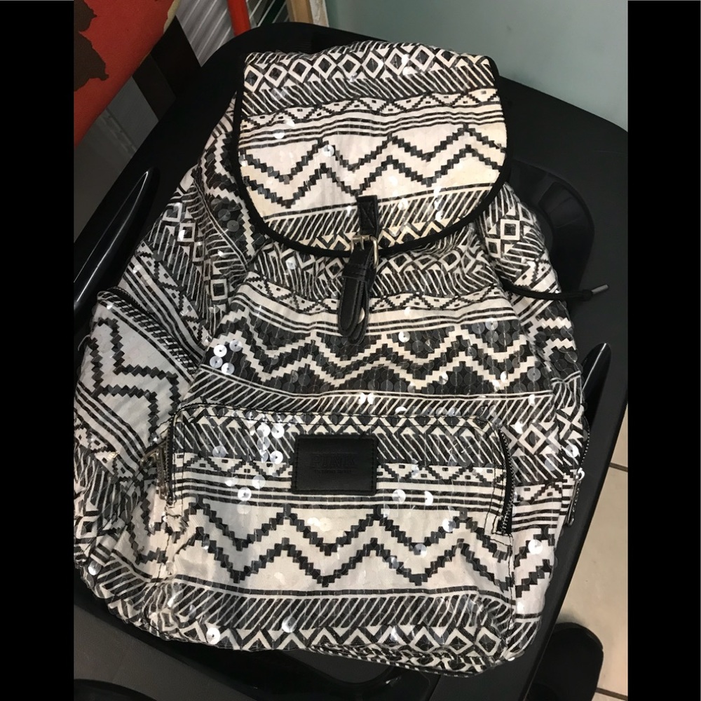 🎊🛍VS black & white Aztec/ full size